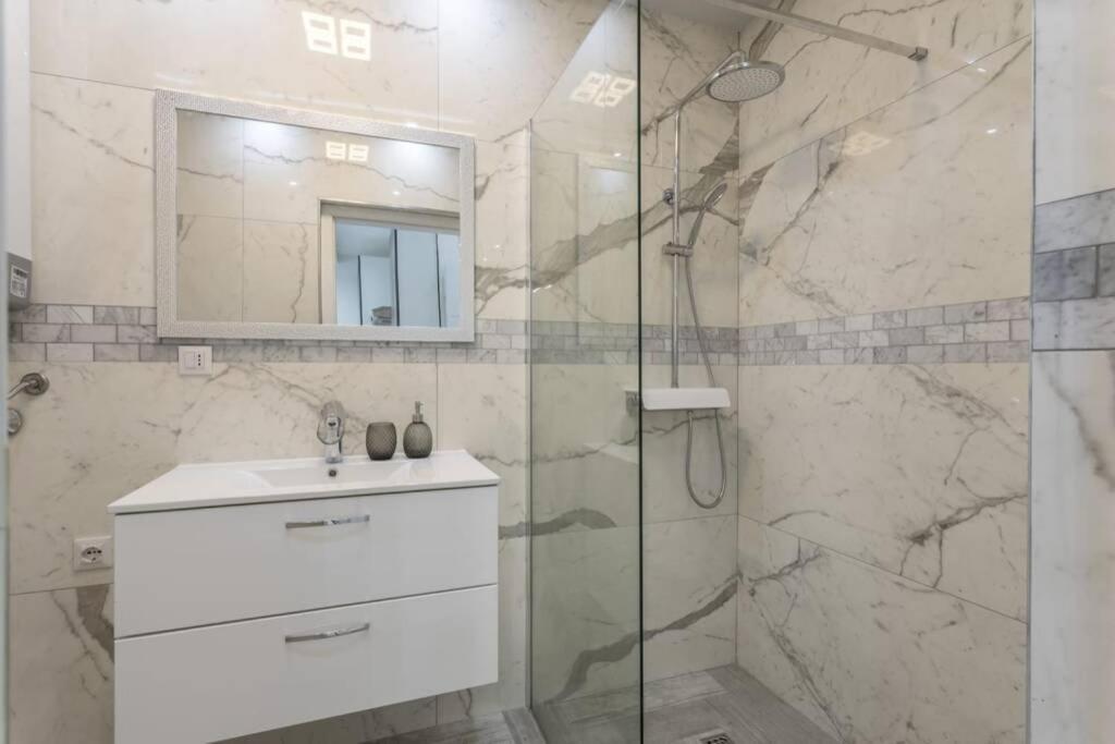 Royal Platinum Studio Apartment โวดีเซ ภายนอก รูปภาพ
