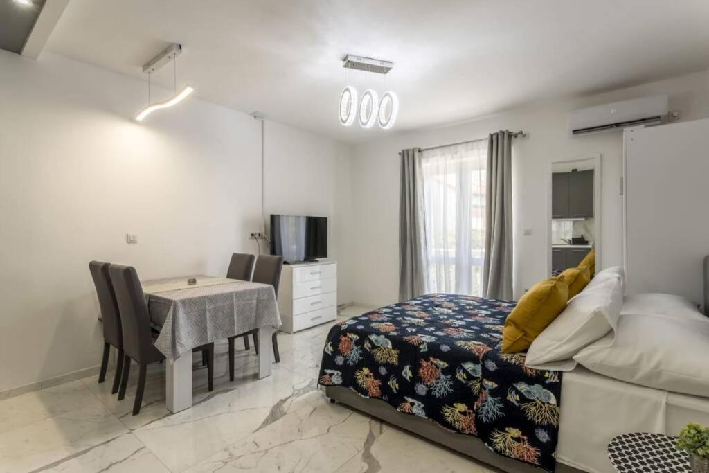 Royal Platinum Studio Apartment โวดีเซ ภายนอก รูปภาพ