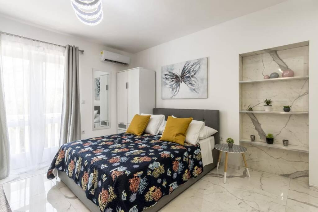 Royal Platinum Studio Apartment โวดีเซ ภายนอก รูปภาพ